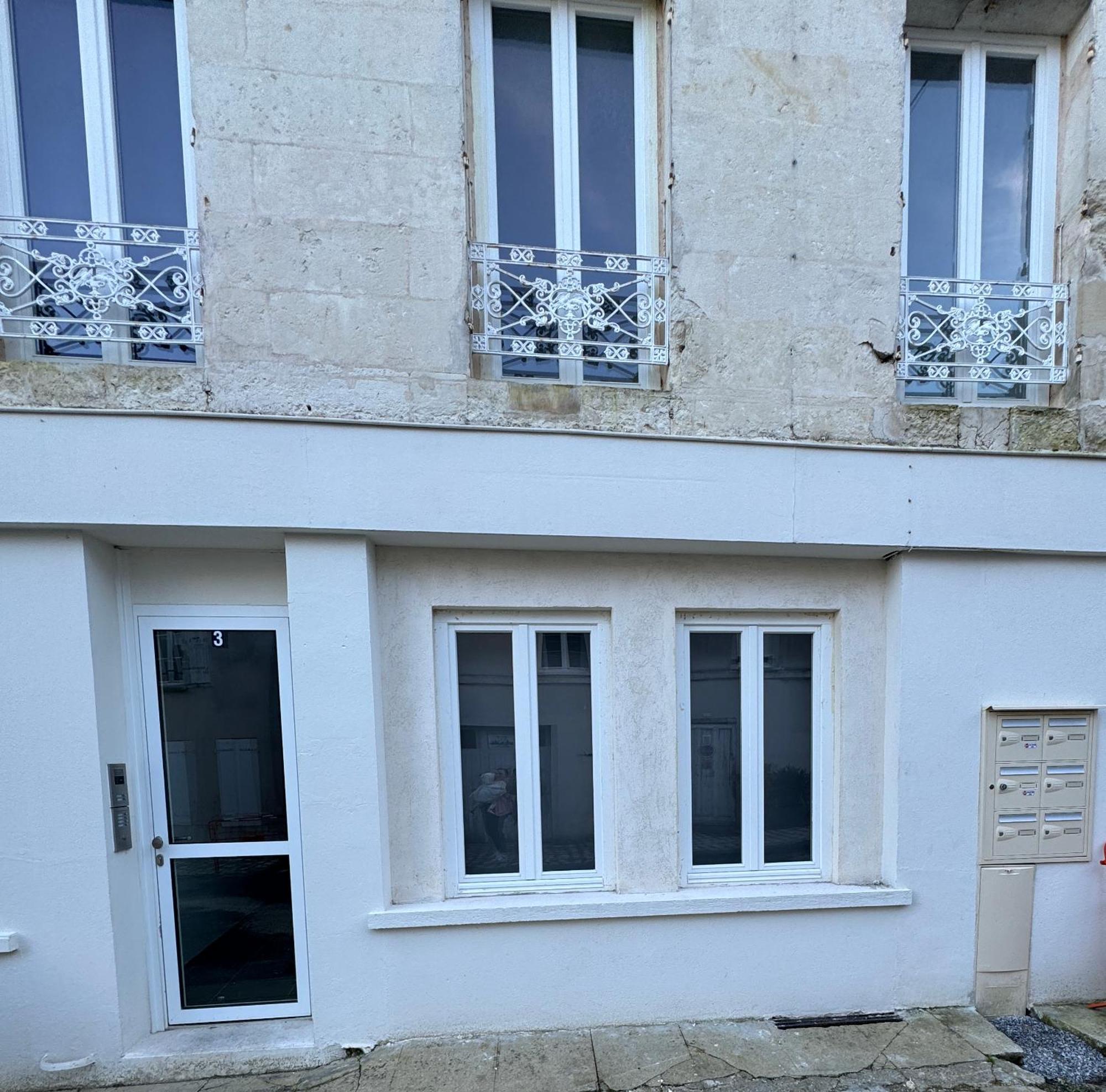 Ave Cesar - Confort Moderne & Charme Gallo-Romain - Coeur De Ville - Tv 4K - Fibre Saintes Bagian luar foto